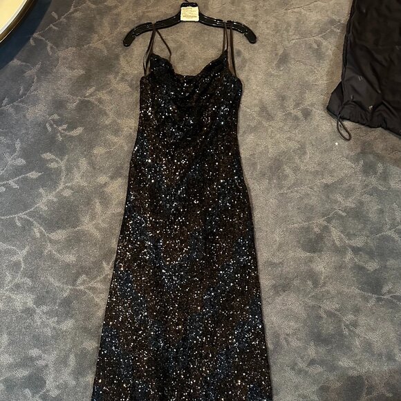 Halston Syrena Gown in Wave Sequin - Picture 2 of 5